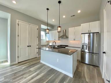 Main picture of 3539 S Pennsylvania St