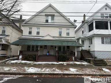 Main picture of 33 S Loveland Ave