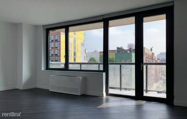 Main picture of 250 East Houston