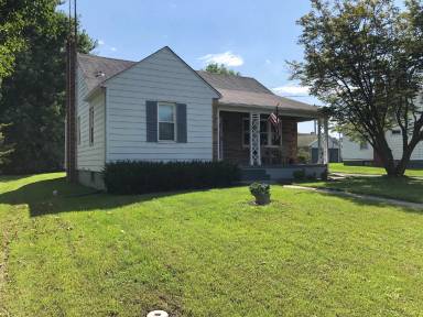 Main picture of 106 N 2nd St
