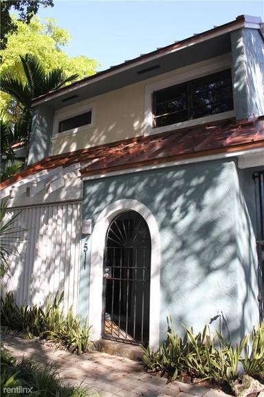 Main picture of 511 NE 38th St