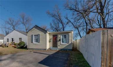 Main picture of 204 Chamberlin Ave W