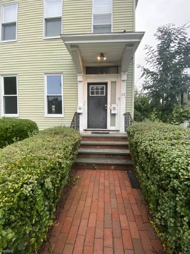 Main picture of 13 Pleasant St