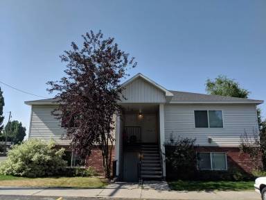 Main picture of 215 W Center St