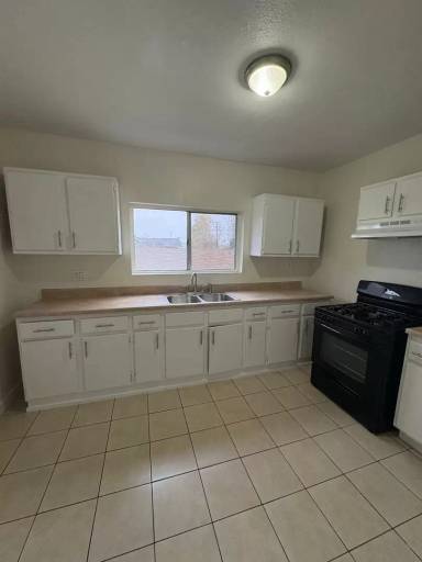 Main picture of 629 W Vernon Ave