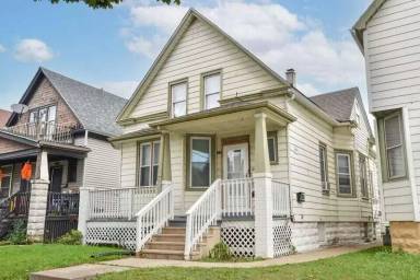 Main picture of 2166 S 6th St