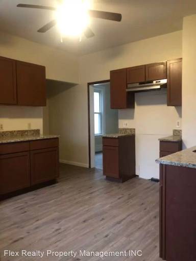 Main picture of 2445 Woodford St