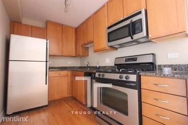 Main picture of 625 W Wrightwood Ave Apartments