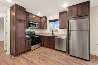 Main picture of 1335 SE Jetty Ave