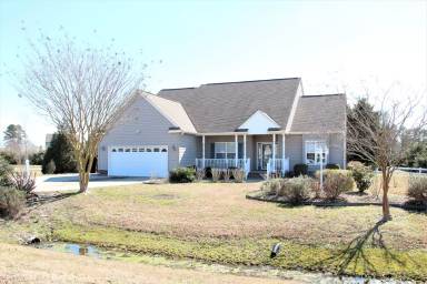 Main picture of 205 Queenswood Blvd