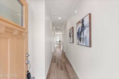 Main picture of 1402 Summer Meadow Dr