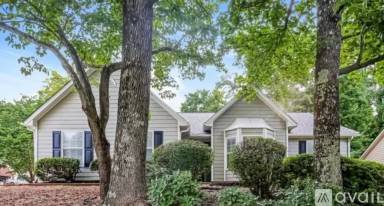 Main picture of 275 Paris Dr