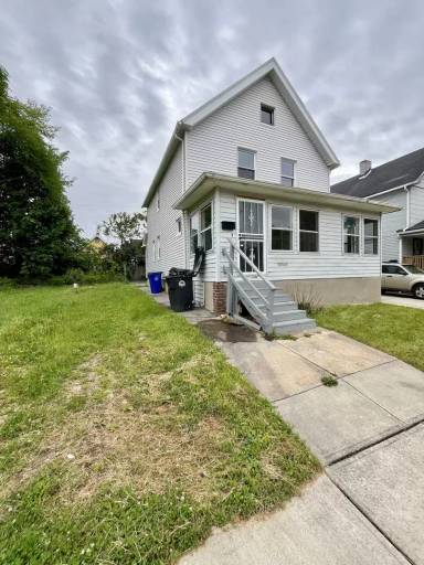 Main picture of 3623 E 103rd St