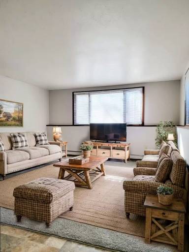 Main picture of 613 2nd St SW