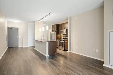 Main picture of 107 N Desplaines St