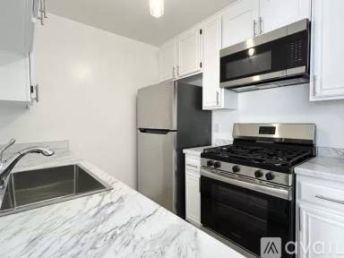 Main picture of 465 Oak St