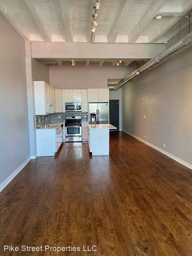 Main picture of 7064 N Clark St