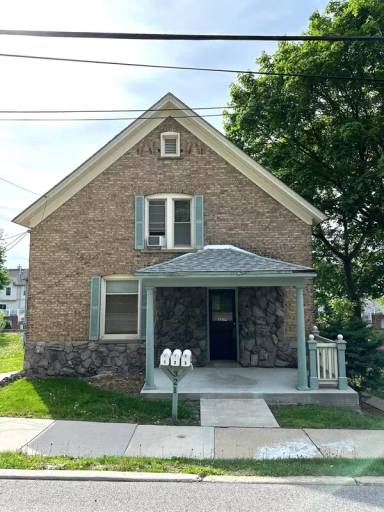 Main picture of 321 N Main St