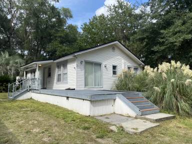 Main picture of 3910 Rogers Ave