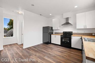 Main picture of 4384 N Gantenbein Ave