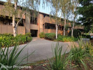 Main picture of 2454 W Bayshore Rd