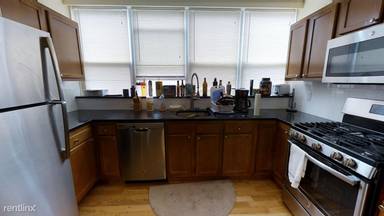 Main picture of 330 Beacon St