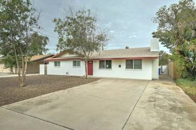 Main picture of 1374 W 14th St