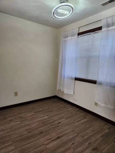 Main picture of 211 Greenbrier Ave