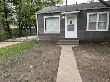 Main picture of 1328 1/2 S Saint Francis St