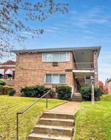 Main picture of 4623 S Broadway