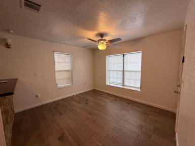 Main picture of 214 Aztec St