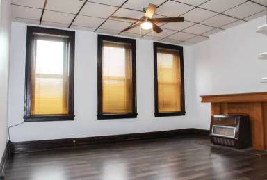 Main picture of 838 Main St