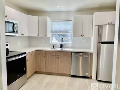 Main picture of 1100 Ponce de Leon Cir