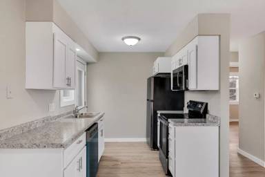 Main picture of 402 3rd Ave N