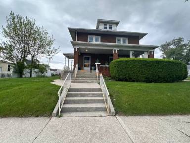 Main picture of 207 Monroe St