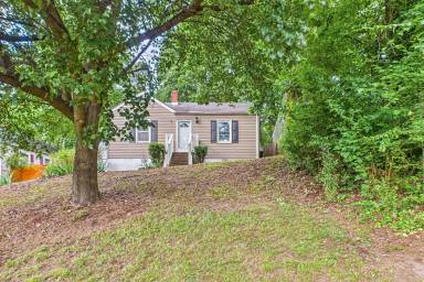 Main picture of 703 S Holden Rd