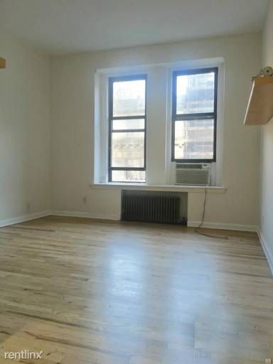 Main picture of 19 E 71st St