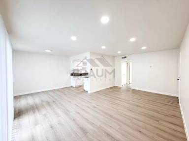 Main picture of 15000 Burbank Blvd