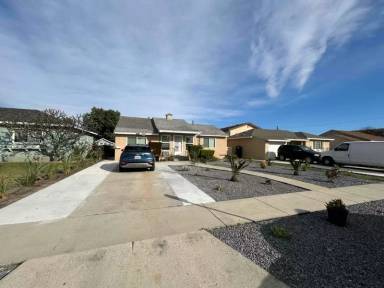 Main picture of 10692 Walnut St