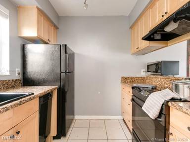 Main picture of Le Phare Key Biscayne Condo