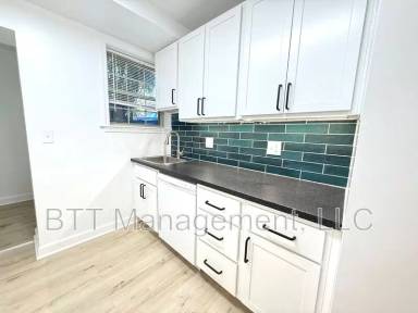 Main picture of 8800 Plymouth St