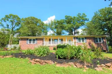 Main picture of 618 Memorial Drive Ext