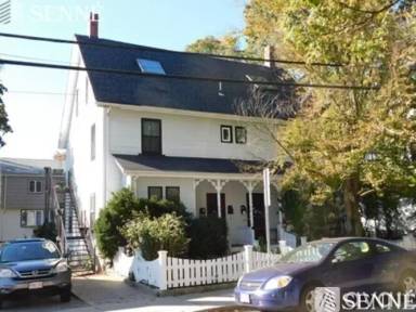 Main picture of 70 Cushing St