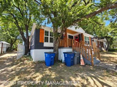 Main picture of 211 N Hampton Rd