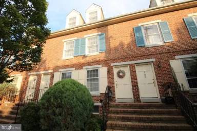 Main picture of 147 E 3rd St