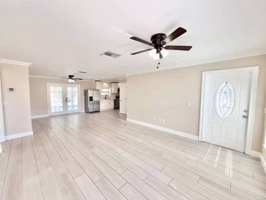 Main picture of 3499 Balboa Cir E