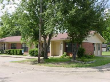 Main picture of 108 E Walnut St