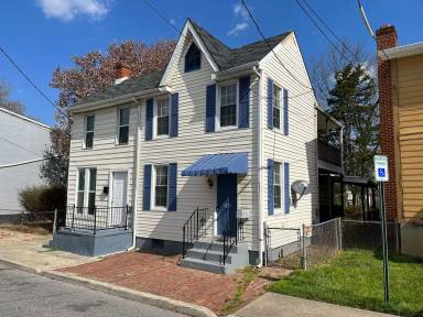 Main picture of 369 Madison St