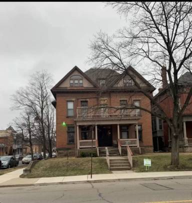 Main picture of 222 King Ave