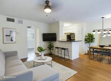 Main picture of 2207 Leon St